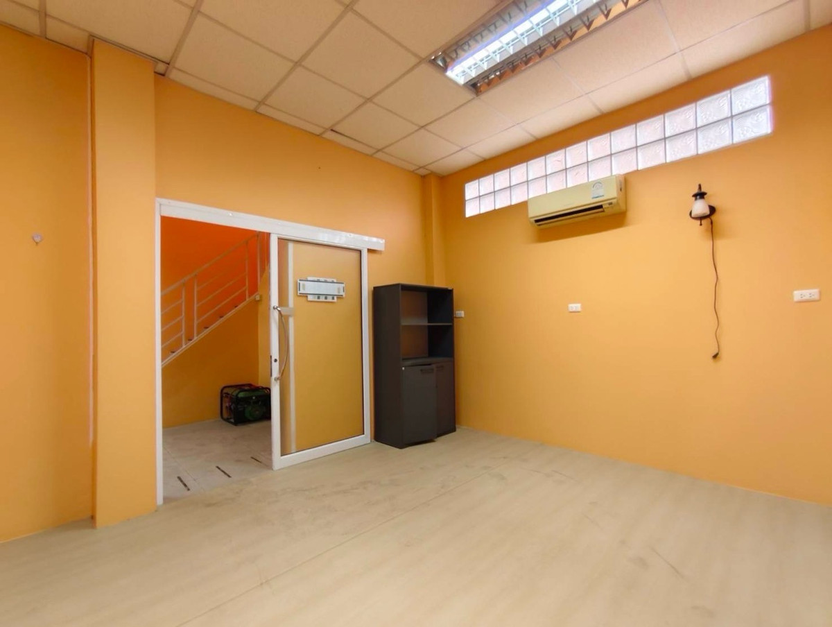 ให้เช่าโชว์รูมเกษตร นวมินทร์ ลาดปลาเค้า : ให้เช่า ออฟฟิศโชว์รูม ติดถนนใหญ่ นวลจันทร์ มีที่จอดรถ 5 คัน ตึกเด่น ติดถนน เหมาะสำหรับ ธุรกิจที่ต้องการหน้าร้าน และสำนักงาน 