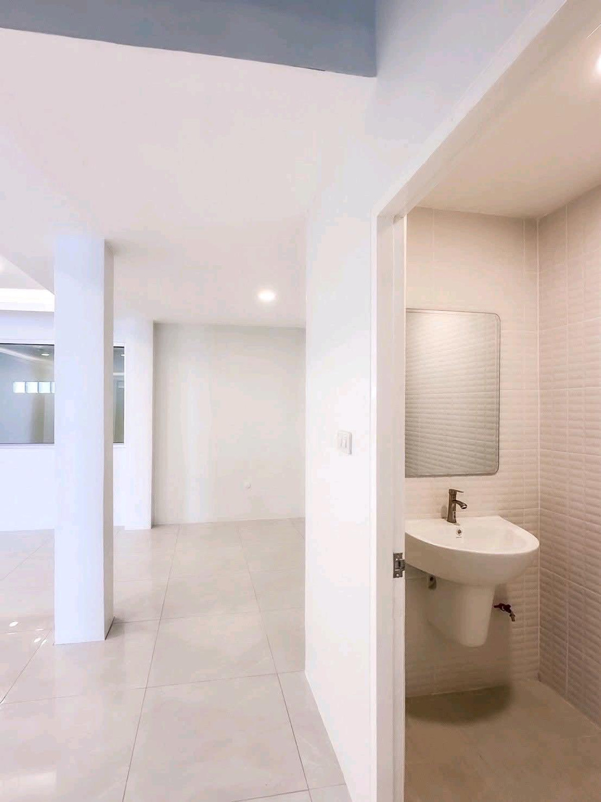 For SaleHome OfficeRamkhamhaeng, Hua Mak : 🔥 Home office, 4 floors, newly renovated, Town in Town, next to the main road, near the expressway + BTS, complete functions, ready to use, price 7.79 million, contact Luk Jeab 065-536-5165 🐥 #Home office #Town in Town #Rama 9 #Lat Phrao 71 #Bangkok real 