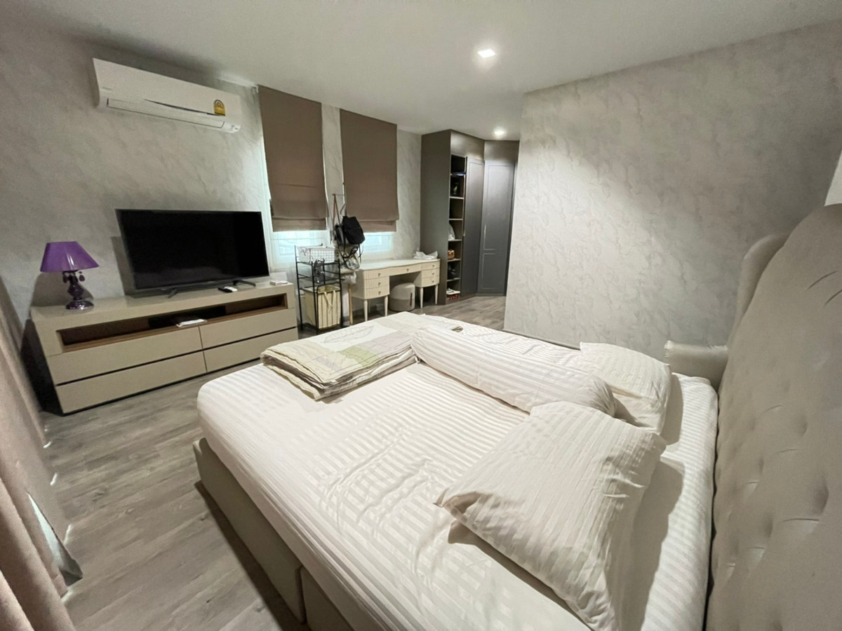 ให้เช่าบ้านปทุมธานี รังสิต ธรรมศาสตร์ : บ้านเดี่ยว เพียง 700 เมตรจากห้างฟิวเจ้อรังสิต 4 ห้องนอน หลังมุม เฟอรนิเจ้อครบพร้อมอยู่ ว่างให้เช่า