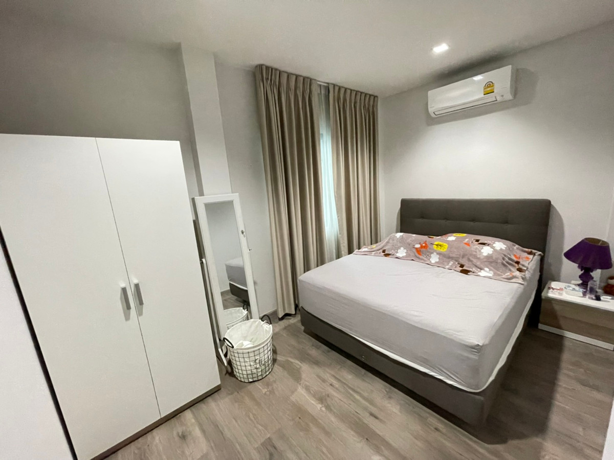 ให้เช่าบ้านปทุมธานี รังสิต ธรรมศาสตร์ : บ้านเดี่ยว เพียง 700 เมตรจากห้างฟิวเจ้อรังสิต 4 ห้องนอน หลังมุม เฟอรนิเจ้อครบพร้อมอยู่ ว่างให้เช่า