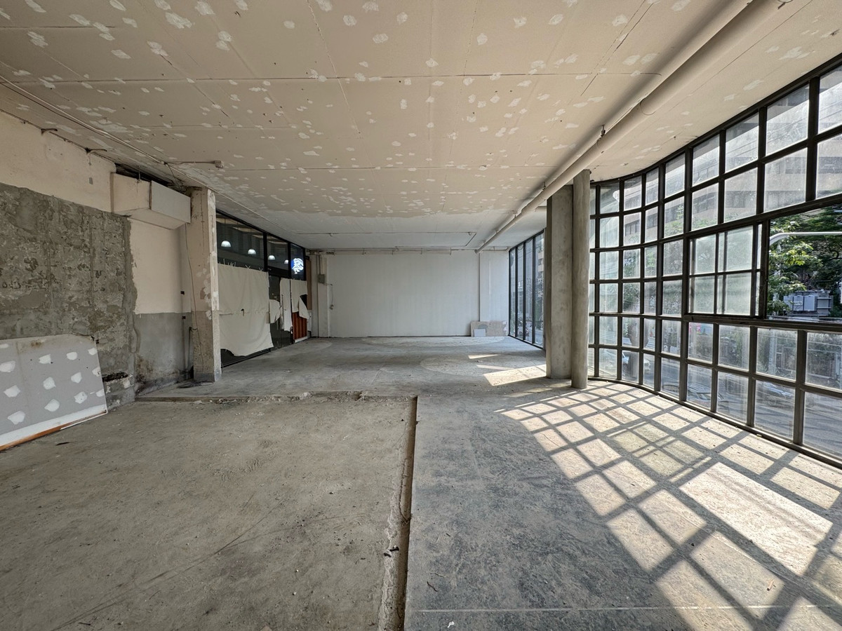 For RentShop HouseSukhumvit, Asoke, Thonglor : 📌Space for rent, suitable for clinics, restaurants, Pirates, Asoke area.