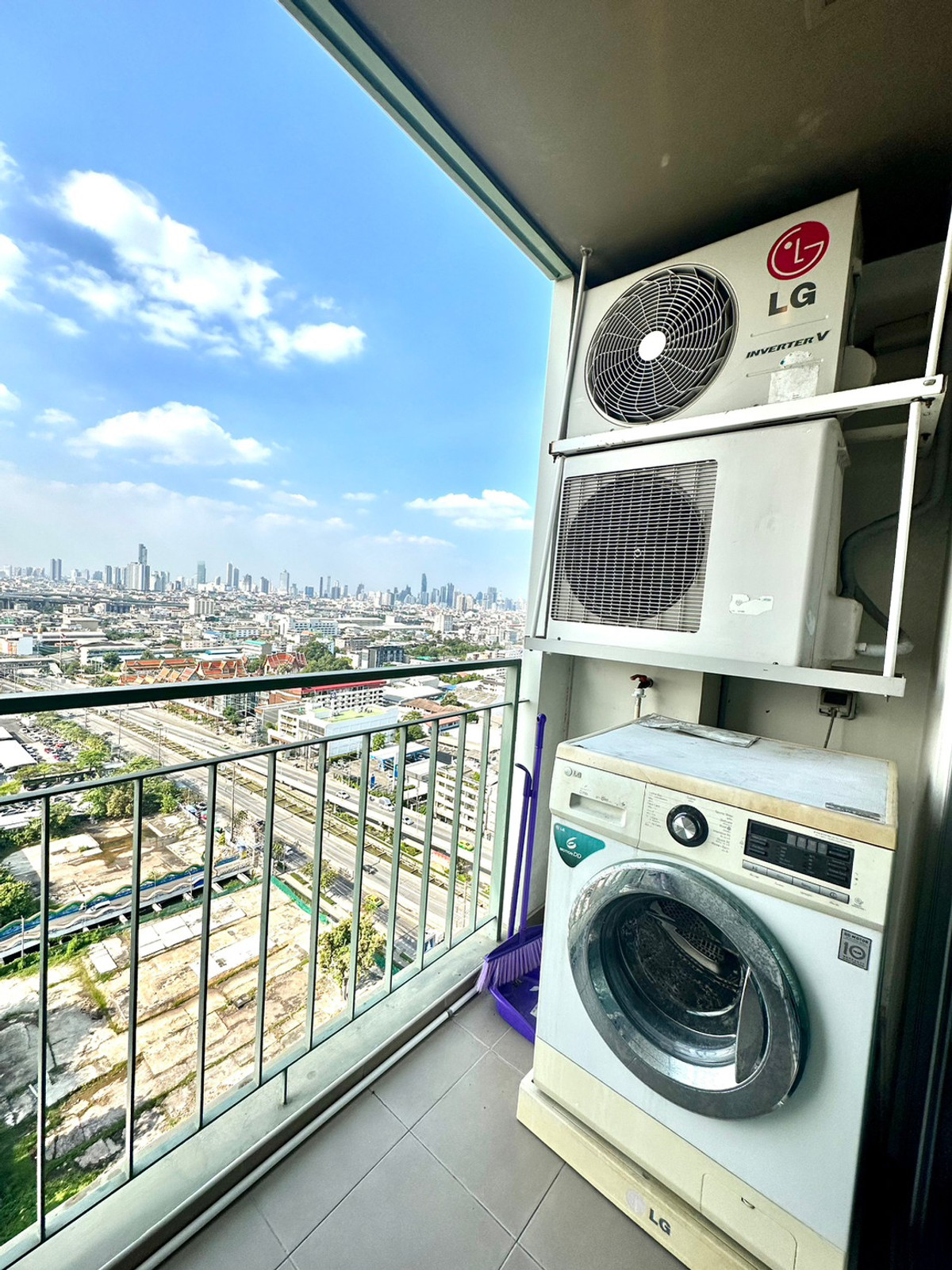 For SaleCondoRama3 (Riverside),Satupadit : River view condo for sale, high floor, price below cost + already rented! Lumpini Park Riverside Rama 3 Project