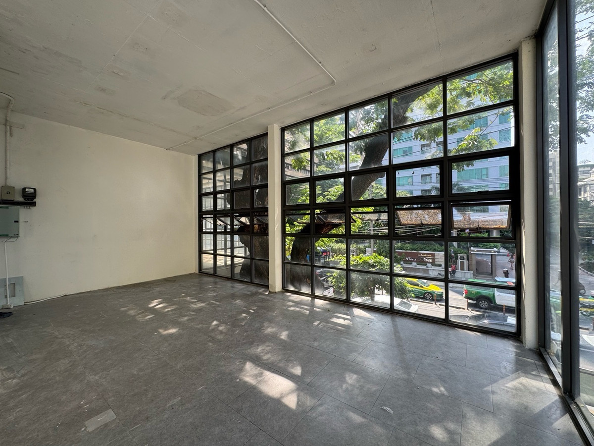 For RentShop HouseSukhumvit, Asoke, Thonglor : 📌Space for rent, suitable for clinics, restaurants, Pirates, Asoke area.