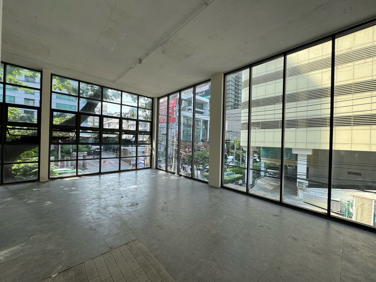 For RentShop HouseSukhumvit, Asoke, Thonglor : 📌Space for rent, suitable for clinics, restaurants, Pirates, Asoke area.