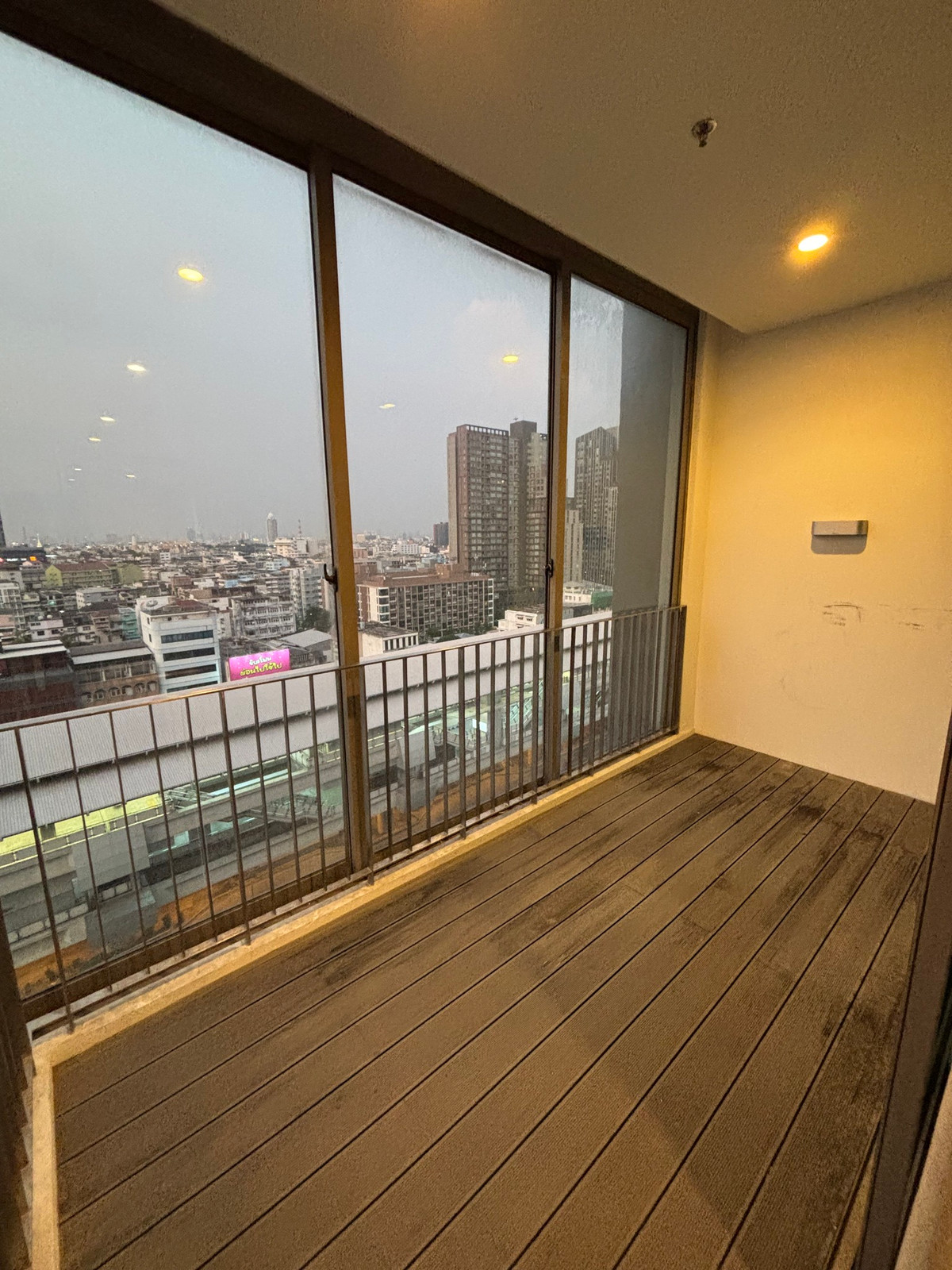 For RentCondoWongwianyai, Charoennakor : 🚅✨ 2 BR condo for rent, The Room BTS Wongwian Yai, convenient to travel.
