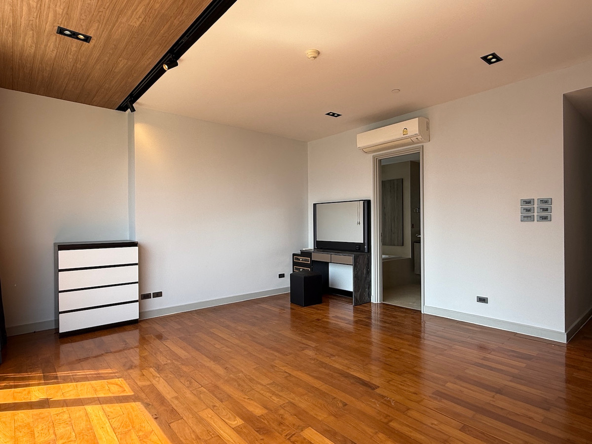 ให้เช่าคอนโดสุขุมวิท อโศก ทองหล่อ : คอนโด 4 ห้องนอน เลี้ยงสัตว์ได้ ในซอยทองหล่อ