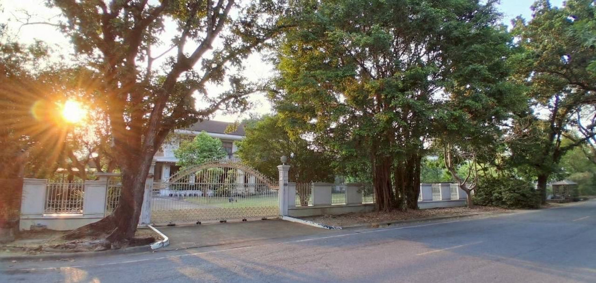 ขายบ้านเสรีไทย-นิด้า : หมู่บ้านนวธานี / 5 ห้องนอน (ขาย), Moo Baan Navatanee / 5 Bedrooms (FOR SALE) FAHS059