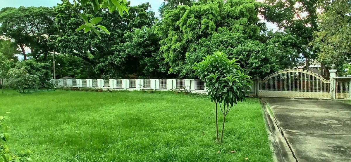 ขายบ้านเสรีไทย-นิด้า : หมู่บ้านนวธานี / 5 ห้องนอน (ขาย), Moo Baan Navatanee / 5 Bedrooms (FOR SALE) FAHS059