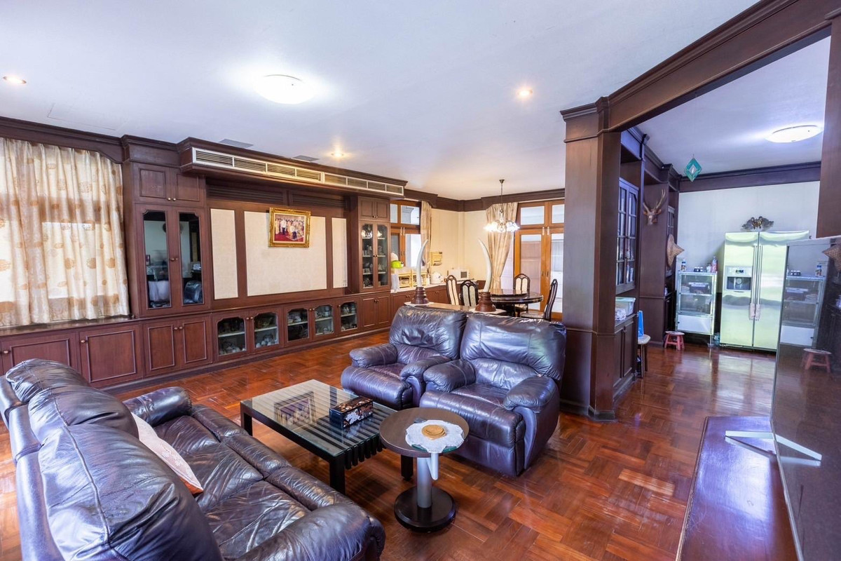 ขายบ้านเสรีไทย-นิด้า : หมู่บ้านนวธานี / 5 ห้องนอน (ขาย), Moo Baan Navatanee / 5 Bedrooms (FOR SALE) FAHS059