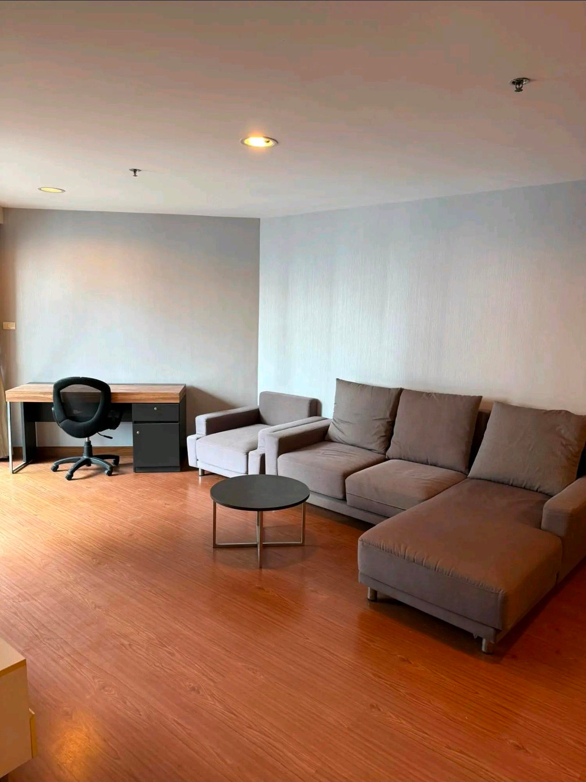 ให้เช่าคอนโดพระราม 9 เพชรบุรีตัดใหม่ RCA : คอนโดให้เช่า🌟เบลล์ พระราม 9  (วิวสระว่ายน้ำ)🌟 ใกล้ MRT พระราม9 , เซ็นทรัล พระราม 9