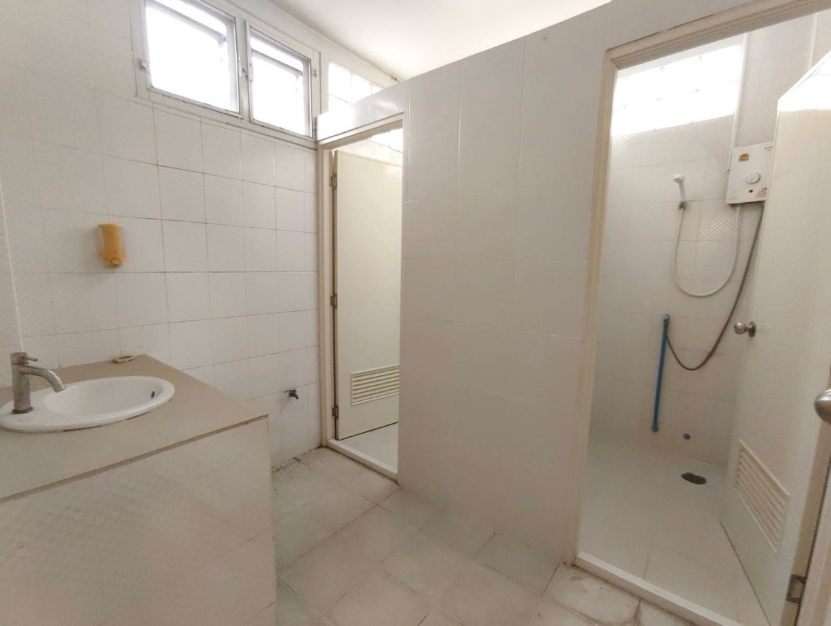 ให้เช่าอาคารพาณิชย์เกษตร นวมินทร์ ลาดปลาเค้า : สำหรับเช่า อาคารพาณิชย์ 3 ชั้น ติดถนนใหญ่ นวลจันทร์ เขตบึงกุ่ม กทม เพื่อธุรกิจ มีที่จอดรถ 4-5 คัน 