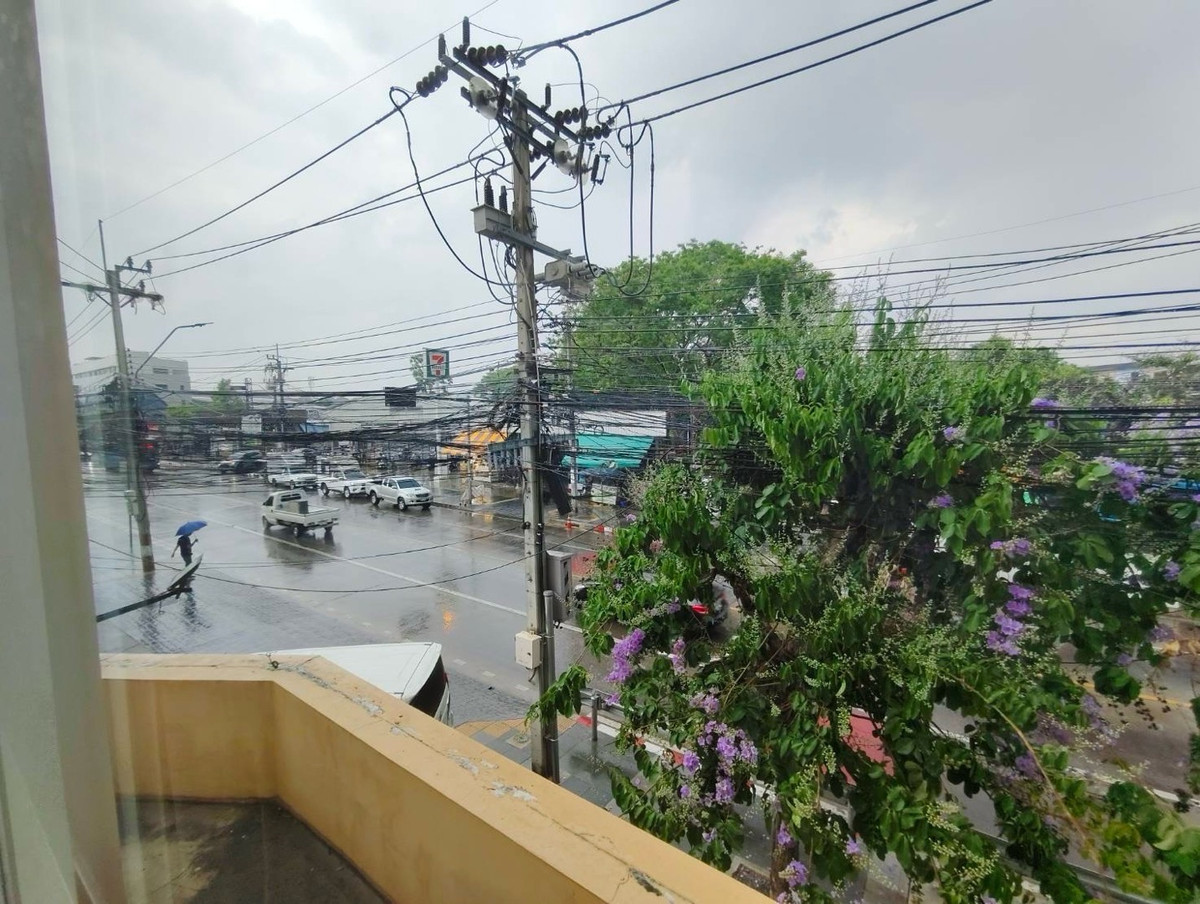 ให้เช่าโชว์รูมเกษตร นวมินทร์ ลาดปลาเค้า : ให้เช่า ออฟฟิศโชว์รูม ติดถนนใหญ่ นวลจันทร์ มีที่จอดรถ 5 คัน ตึกเด่น ติดถนน เหมาะสำหรับ ธุรกิจที่ต้องการหน้าร้าน และสำนักงาน 