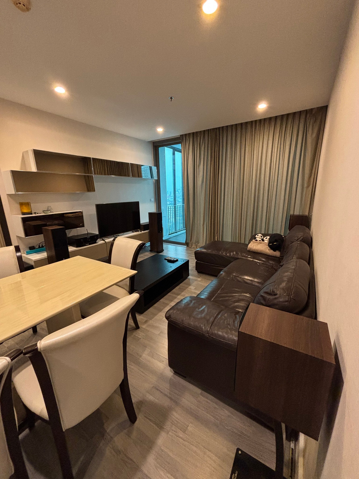 For RentCondoWongwianyai, Charoennakor : 🚅✨ 2 BR condo for rent, The Room BTS Wongwian Yai, convenient to travel.