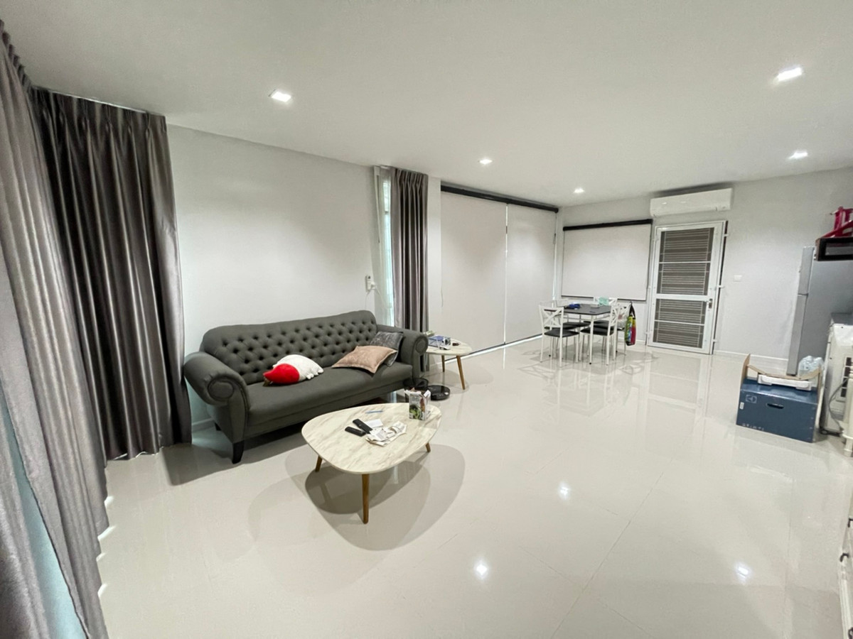 ให้เช่าบ้านปทุมธานี รังสิต ธรรมศาสตร์ : บ้านเดี่ยว เพียง 700 เมตรจากห้างฟิวเจ้อรังสิต 4 ห้องนอน หลังมุม เฟอรนิเจ้อครบพร้อมอยู่ ว่างให้เช่า