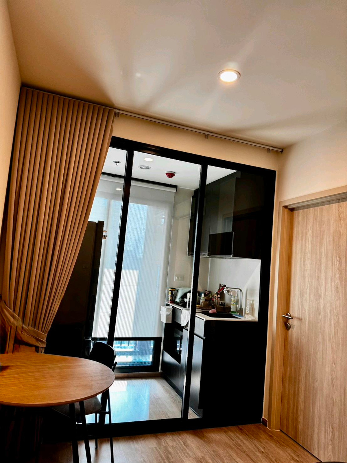 ให้เช่าคอนโดพระราม 9 เพชรบุรีตัดใหม่ RCA : ⭐️คอนโด Noble Nue District 9 ⭐️ปล่อยเช่า 1 นอน ห้องมุม ส่วนตัว ห้องพร้อมอยู่ วิวดี เฟอร์ครบ✅️