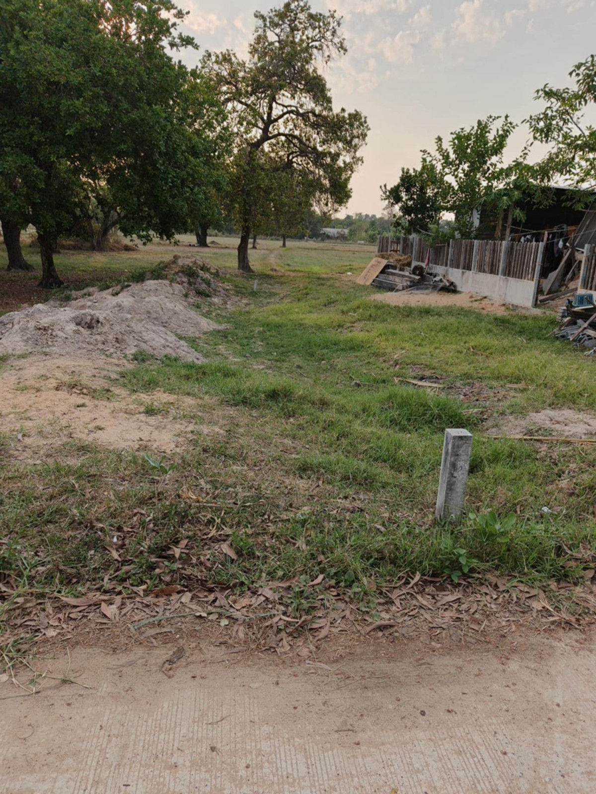 ขายที่ดินอุบลราชธานี : ขายที่ดินแปลงใหญ่ บ้านทุ่งขุนน้อย อุบลราชธานี ** เพียง 1.5 ลบ. ฟรีโอน ** (N.2029)