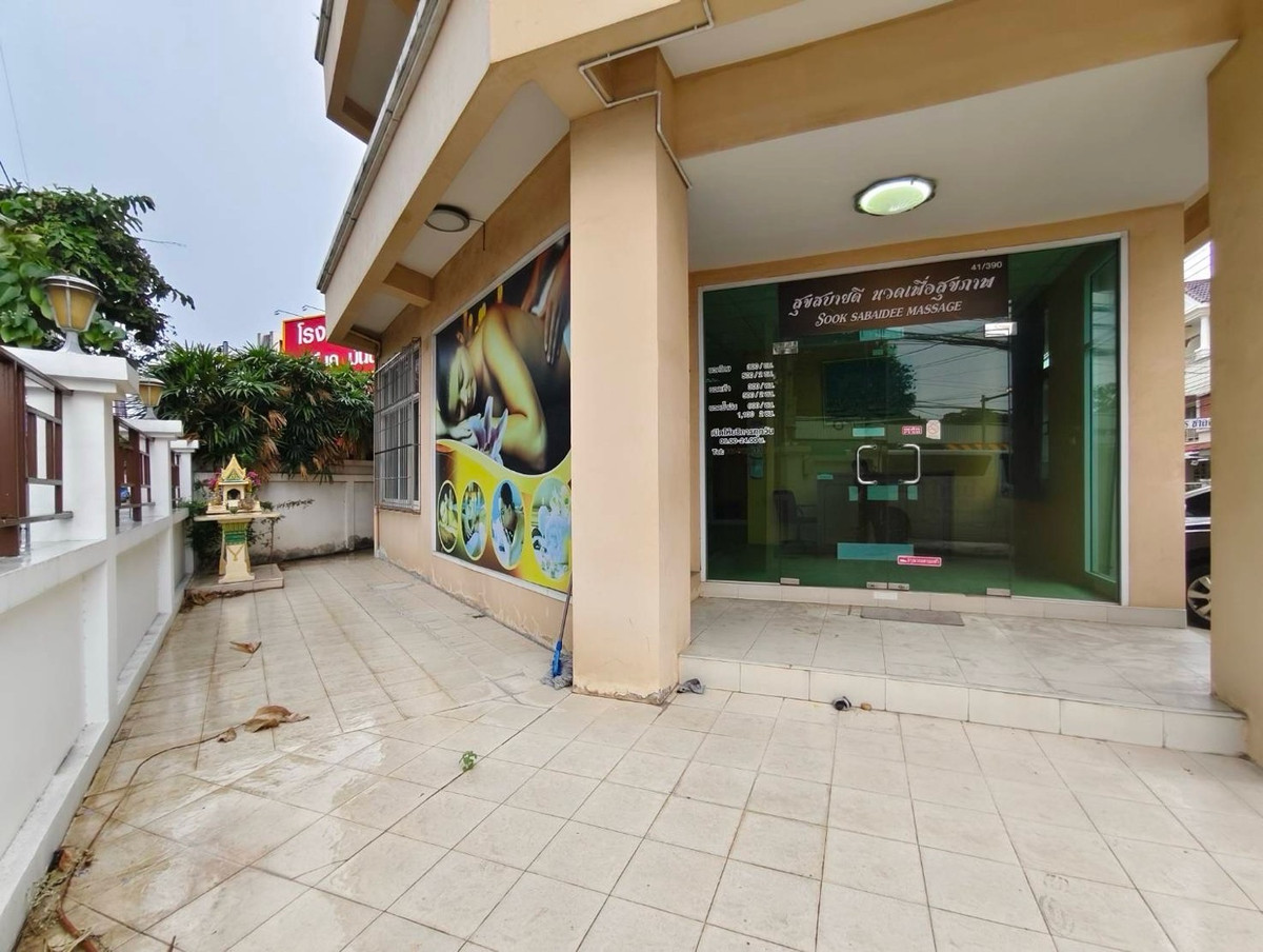 ให้เช่าอาคารพาณิชย์เกษตร นวมินทร์ ลาดปลาเค้า : สำหรับเช่า อาคารพาณิชย์ 3 ชั้น ติดถนนใหญ่ นวลจันทร์ เขตบึงกุ่ม กทม เพื่อธุรกิจ มีที่จอดรถ 4-5 คัน 