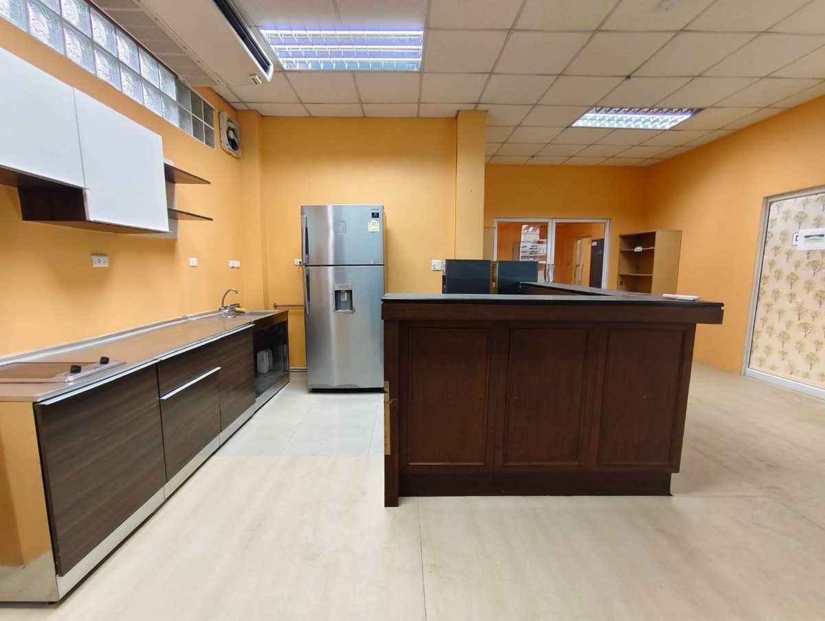 ให้เช่าอาคารพาณิชย์เกษตร นวมินทร์ ลาดปลาเค้า : สำหรับเช่า อาคารพาณิชย์ 3 ชั้น ติดถนนใหญ่ นวลจันทร์ เขตบึงกุ่ม กทม เพื่อธุรกิจ มีที่จอดรถ 4-5 คัน 