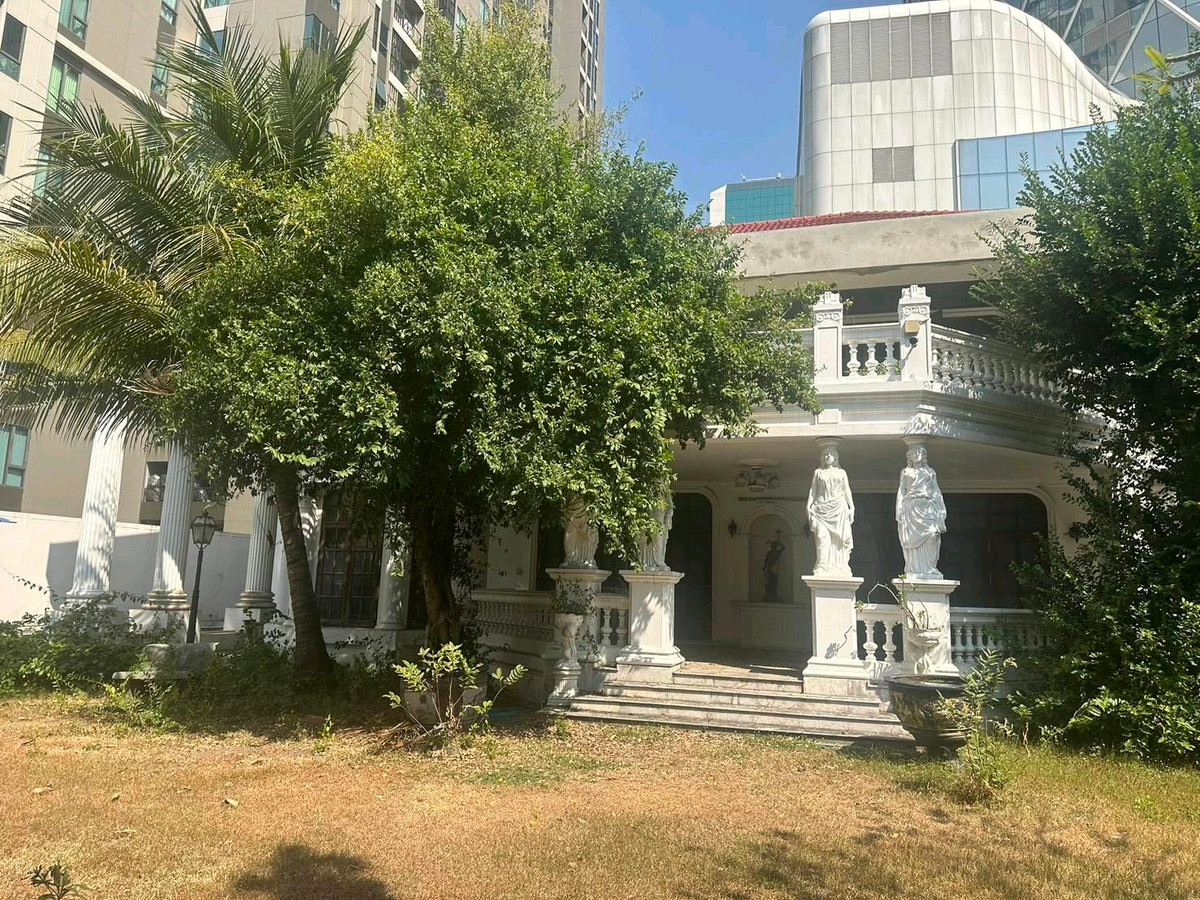 ขายบ้านอารีย์ อนุสาวรีย์ : ⭐️ขายบ้านหรู ซอย ราชครู ⭐️(พหลโยธิน 5) ใกล้ BTS อารีย์ ที่ดิน✅️ 484 ตร.วา พร้อมสระว่ายน้ำ🌟