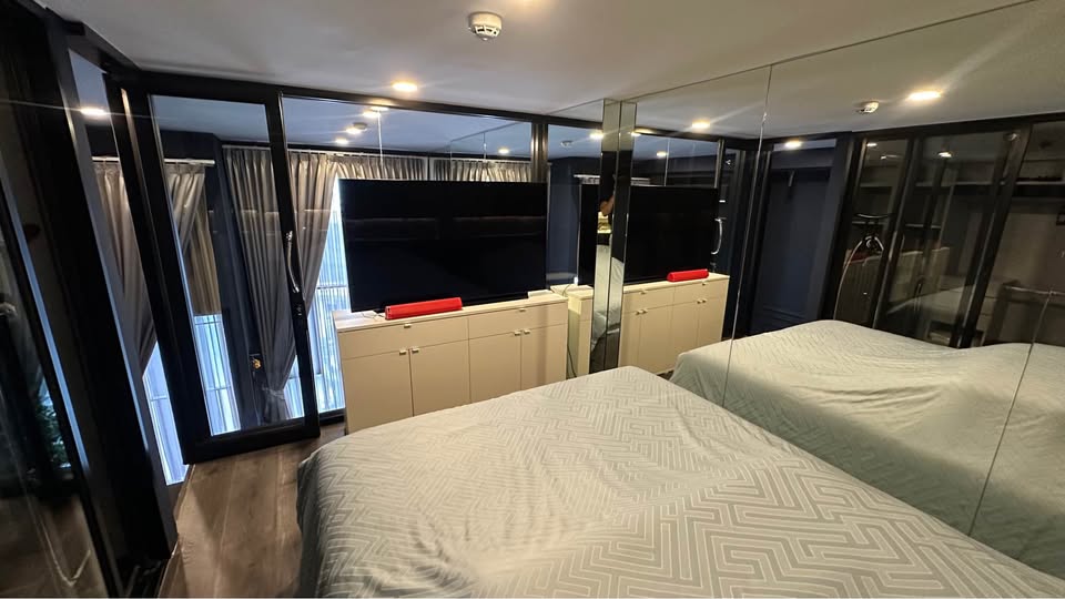 For RentCondoKasetsart, Ratchayothin : 🔥For Rent Now🔥 Knightsbridge Space Ratchayothin. Spacious room with high ceilings, bright and airy, beautifully decorated, fully furnished and ready to move in. Located near BTS Phahonyothin 24.