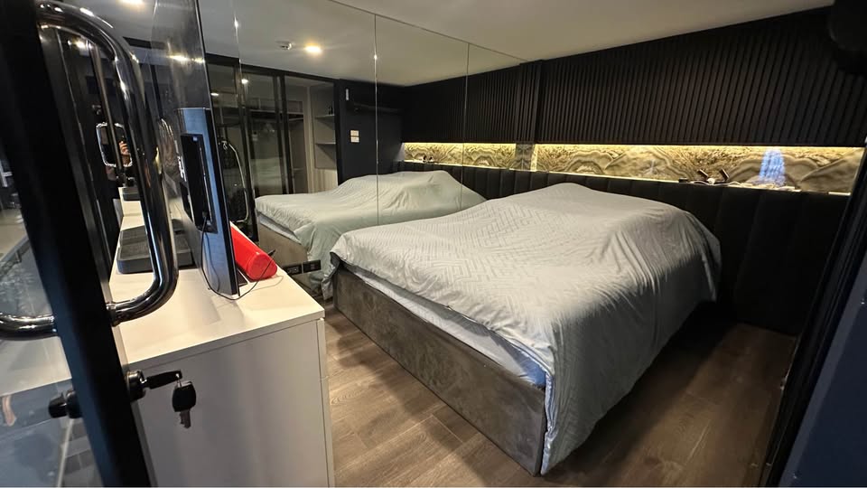 For RentCondoKasetsart, Ratchayothin : 🔥For Rent Now🔥 Knightsbridge Space Ratchayothin. Spacious room with high ceilings, bright and airy, beautifully decorated, fully furnished and ready to move in. Located near BTS Phahonyothin 24.