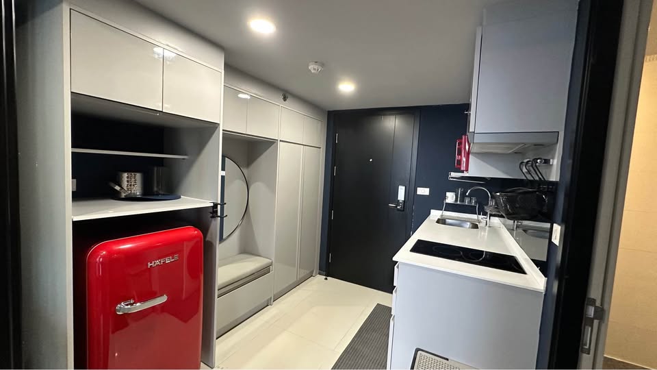 For RentCondoKasetsart, Ratchayothin : 🔥For Rent Now🔥 Knightsbridge Space Ratchayothin. Spacious room with high ceilings, bright and airy, beautifully decorated, fully furnished and ready to move in. Located near BTS Phahonyothin 24.