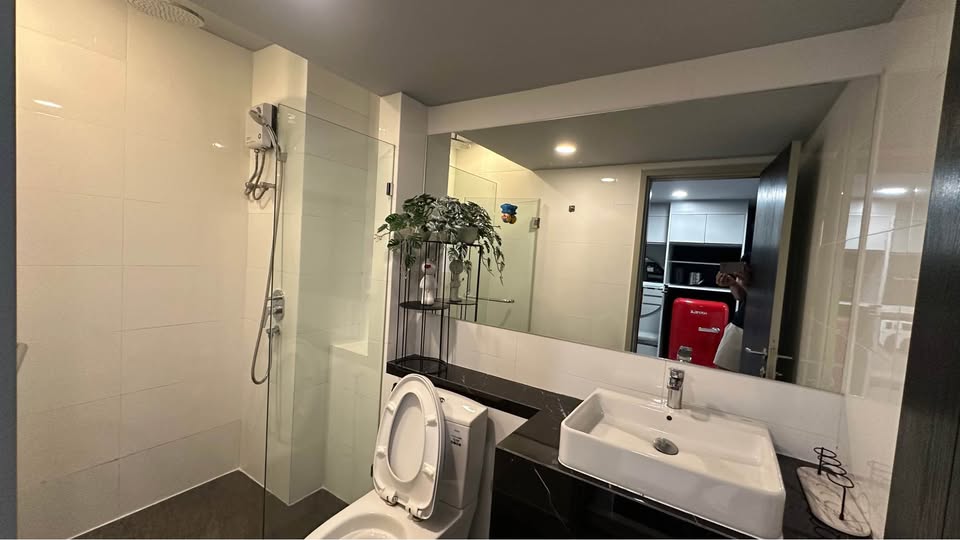 For RentCondoKasetsart, Ratchayothin : 🔥For Rent Now🔥 Knightsbridge Space Ratchayothin. Spacious room with high ceilings, bright and airy, beautifully decorated, fully furnished and ready to move in. Located near BTS Phahonyothin 24.