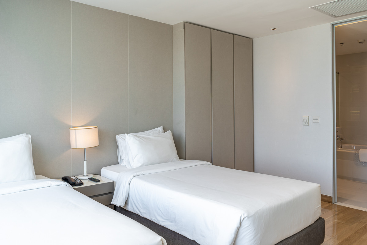 For RentCondoSukhumvit, Asoke, Thonglor : Condo for rent, 3 bedrooms, 165 sq m, near BTS Thonglor and Ekkamai.