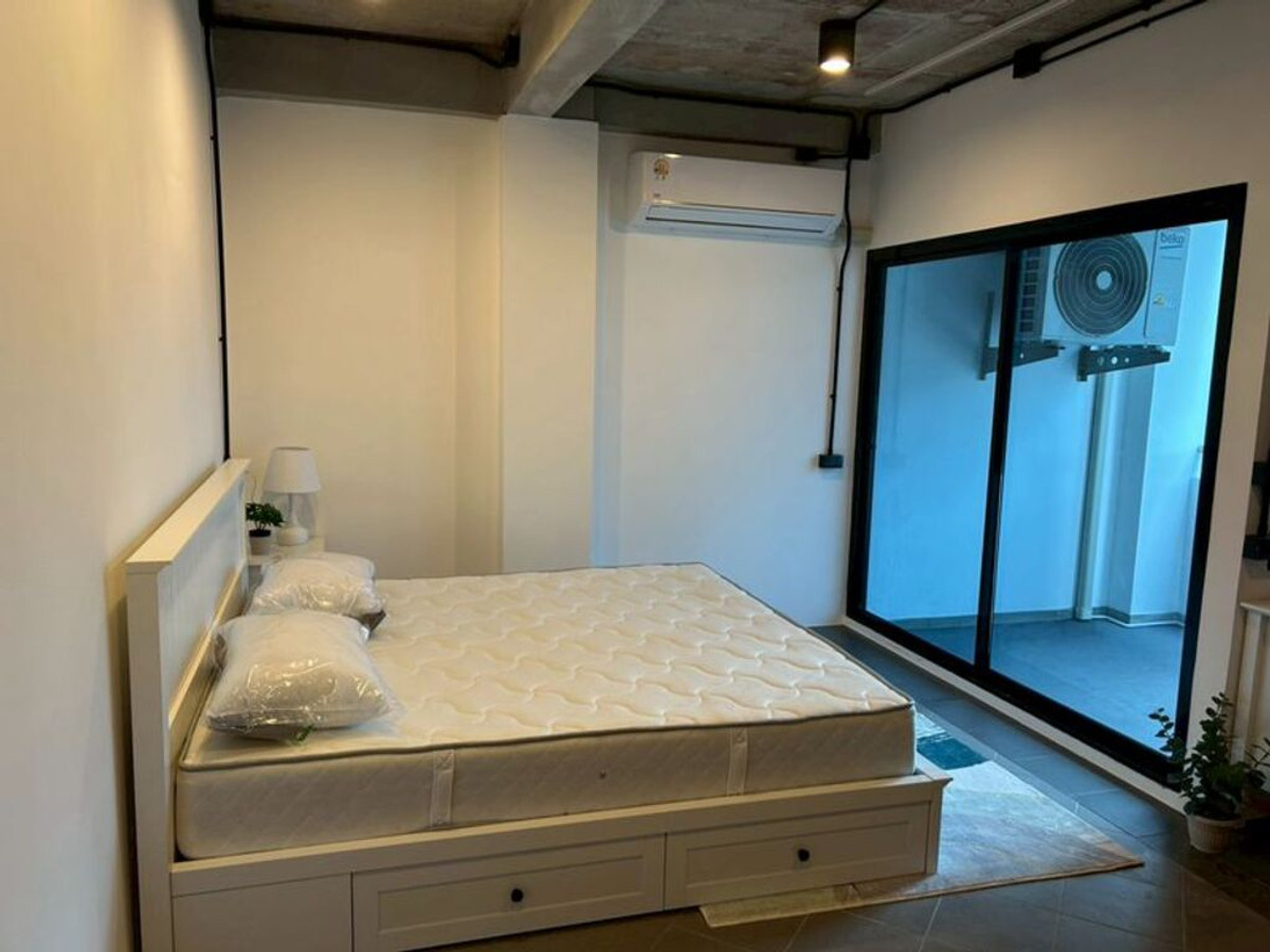 ให้เช่าสีลม ศาลาแดง บางรัก : ให้เช่า อพาร์ทเม้นท์ 7 ชั้น (ไทม์ 2 สลิป) เลขที่ 302 ถ.สาทรเหนือ แขวงสีลม เขตบางรัก (ห้ามเลี้ยงสัตว์)