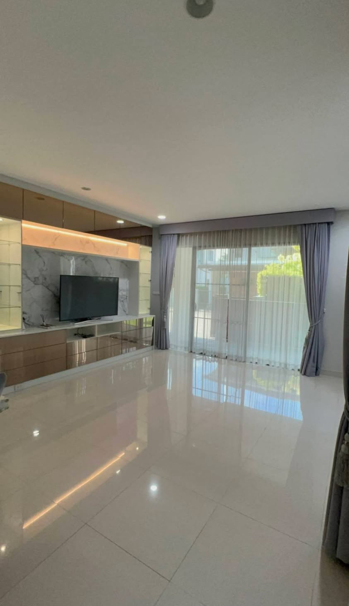 For RentHousePinklao, Charansanitwong : Single house for rent Setthasiri Village Charan-Pinklao Near Central Pinklao and Siriraj Hospital