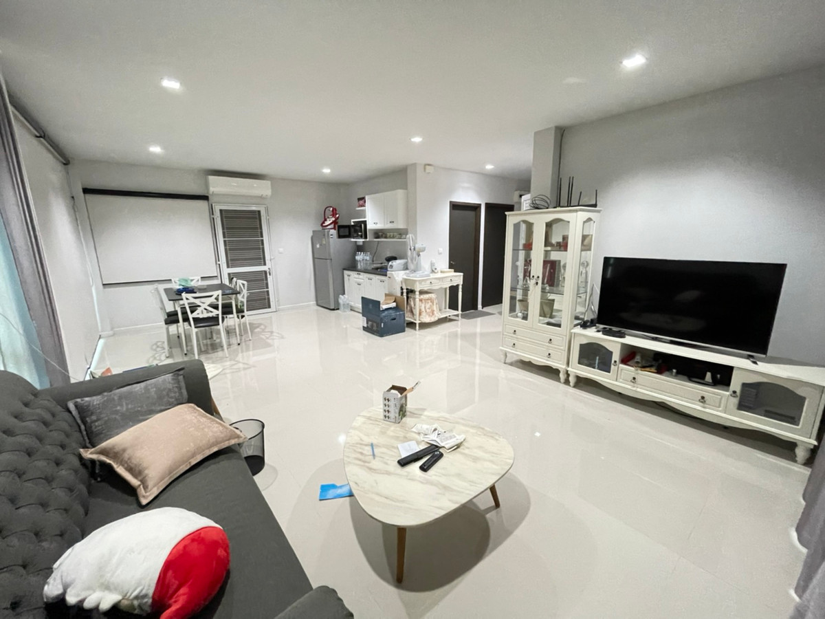 ให้เช่าบ้านปทุมธานี รังสิต ธรรมศาสตร์ : บ้านเดี่ยว เพียง 700 เมตรจากห้างฟิวเจ้อรังสิต 4 ห้องนอน หลังมุม เฟอรนิเจ้อครบพร้อมอยู่ ว่างให้เช่า