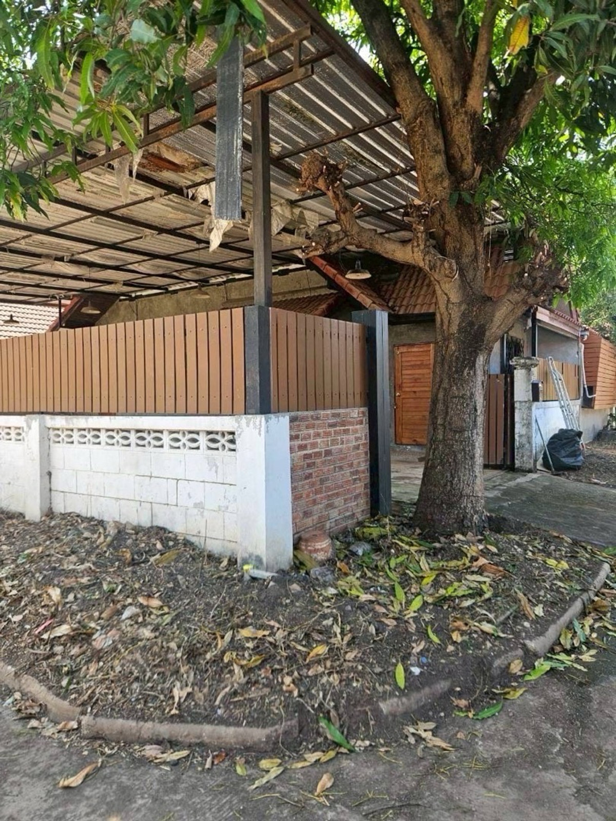 ขายบ้านขอนแก่น : 🩷ขายบ้าน 1 ชั้น 56 ตรว อยู่ทางเข้า ค่ายศรีพัชรินทร์(ร.8)ใกล้สนามบิน ใกล้รร.สาธิต ใกล้มหาลัยขอนแก่น สนใจ line @900cqqhk tel 0859114585 🩷 เหมาะอยู่อาศัย  ปล่อยเช่าได้  