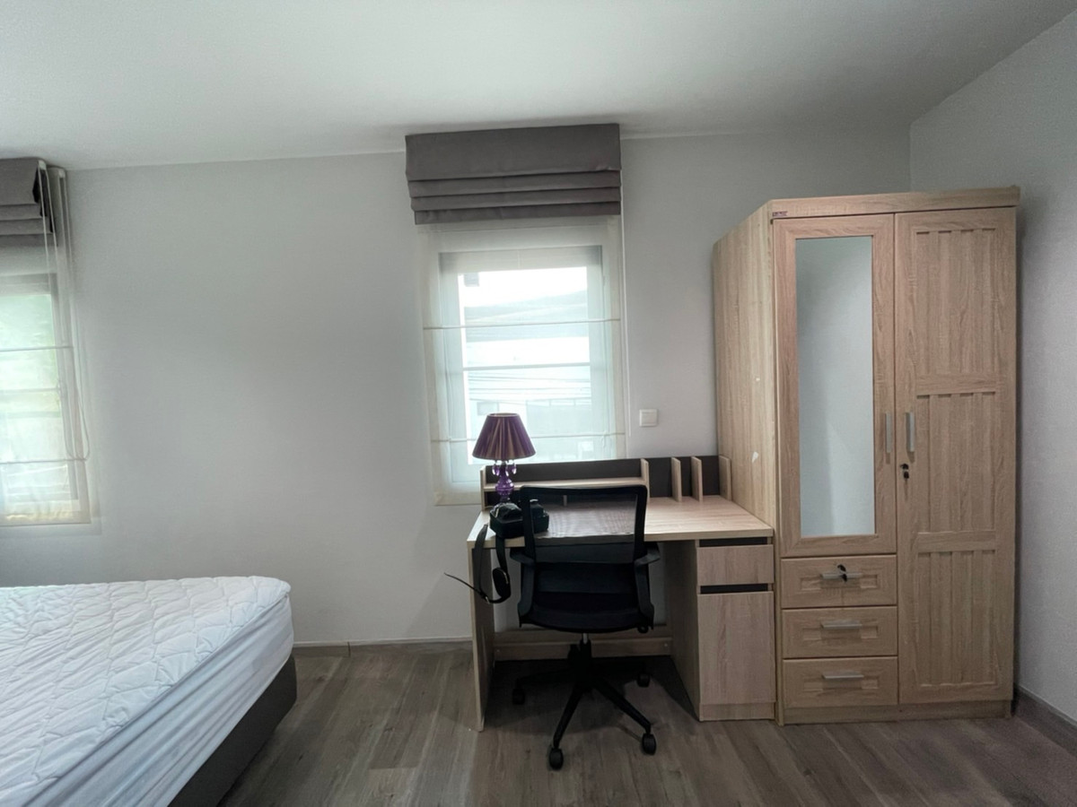 ให้เช่าบ้านปทุมธานี รังสิต ธรรมศาสตร์ : บ้านเดี่ยว เพียง 700 เมตรจากห้างฟิวเจ้อรังสิต 4 ห้องนอน หลังมุม เฟอรนิเจ้อครบพร้อมอยู่ ว่างให้เช่า