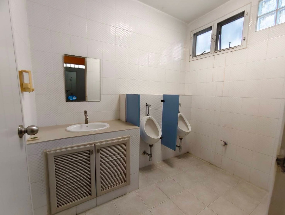 ให้เช่าอาคารพาณิชย์เกษตร นวมินทร์ ลาดปลาเค้า : สำหรับเช่า อาคารพาณิชย์ 3 ชั้น ติดถนนใหญ่ นวลจันทร์ เขตบึงกุ่ม กทม เพื่อธุรกิจ มีที่จอดรถ 4-5 คัน 