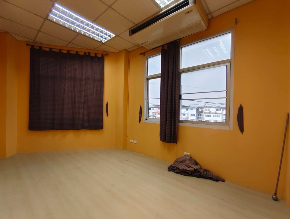 ให้เช่าอาคารพาณิชย์เกษตร นวมินทร์ ลาดปลาเค้า : สำหรับเช่า อาคารพาณิชย์ 3 ชั้น ติดถนนใหญ่ นวลจันทร์ เขตบึงกุ่ม กทม เพื่อธุรกิจ มีที่จอดรถ 4-5 คัน 