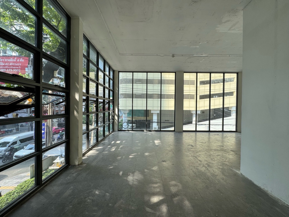For RentShop HouseSukhumvit, Asoke, Thonglor : 📌Space for rent, suitable for clinics, restaurants, Pirates, Asoke area.