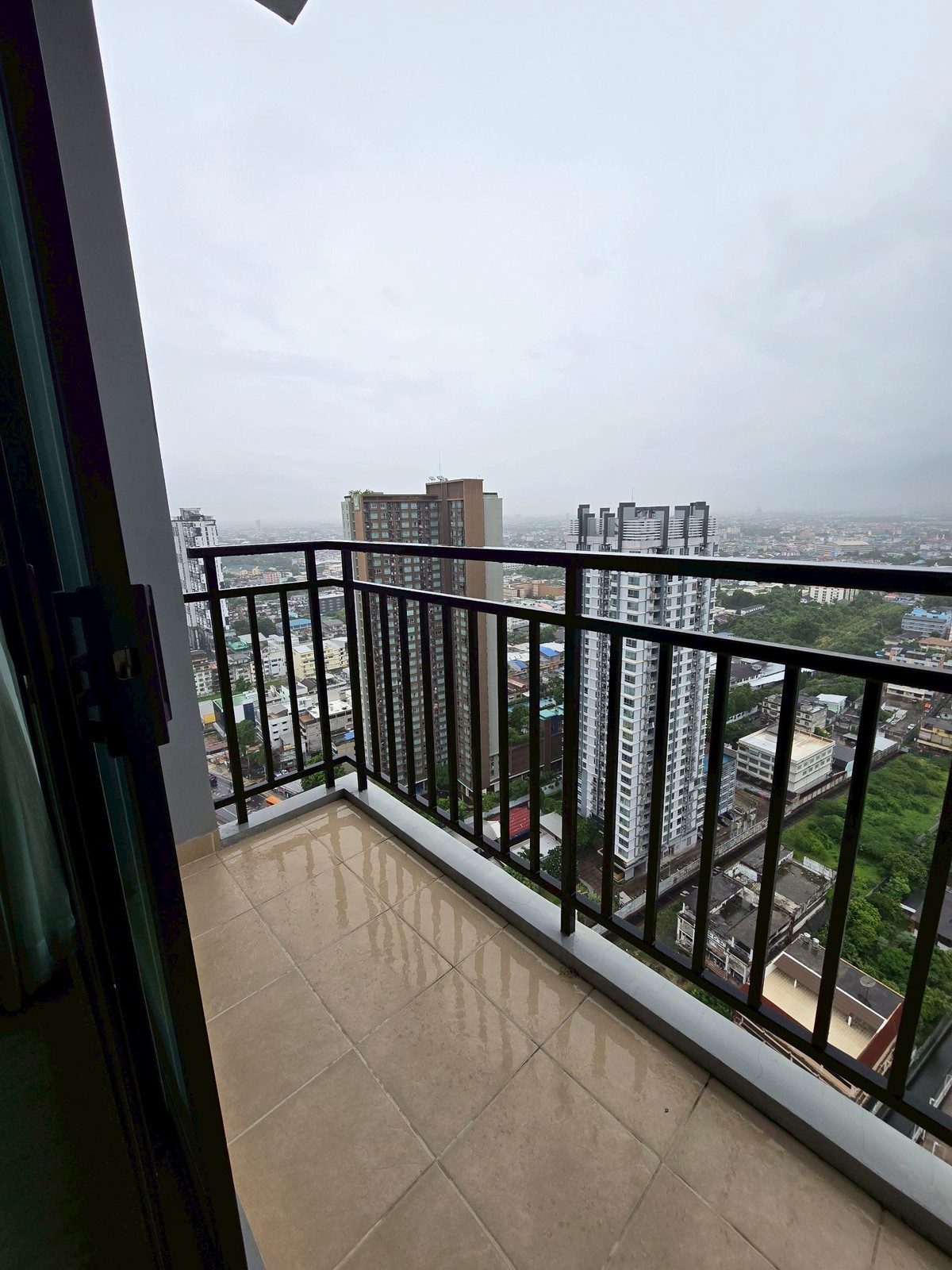 For RentCondoThaphra, Talat Phlu, Wutthakat : Condo for rent, Supalai Loft, Talat Phlu Station, 31st floor, corner room, 2 bedrooms, ready to move in immediately.