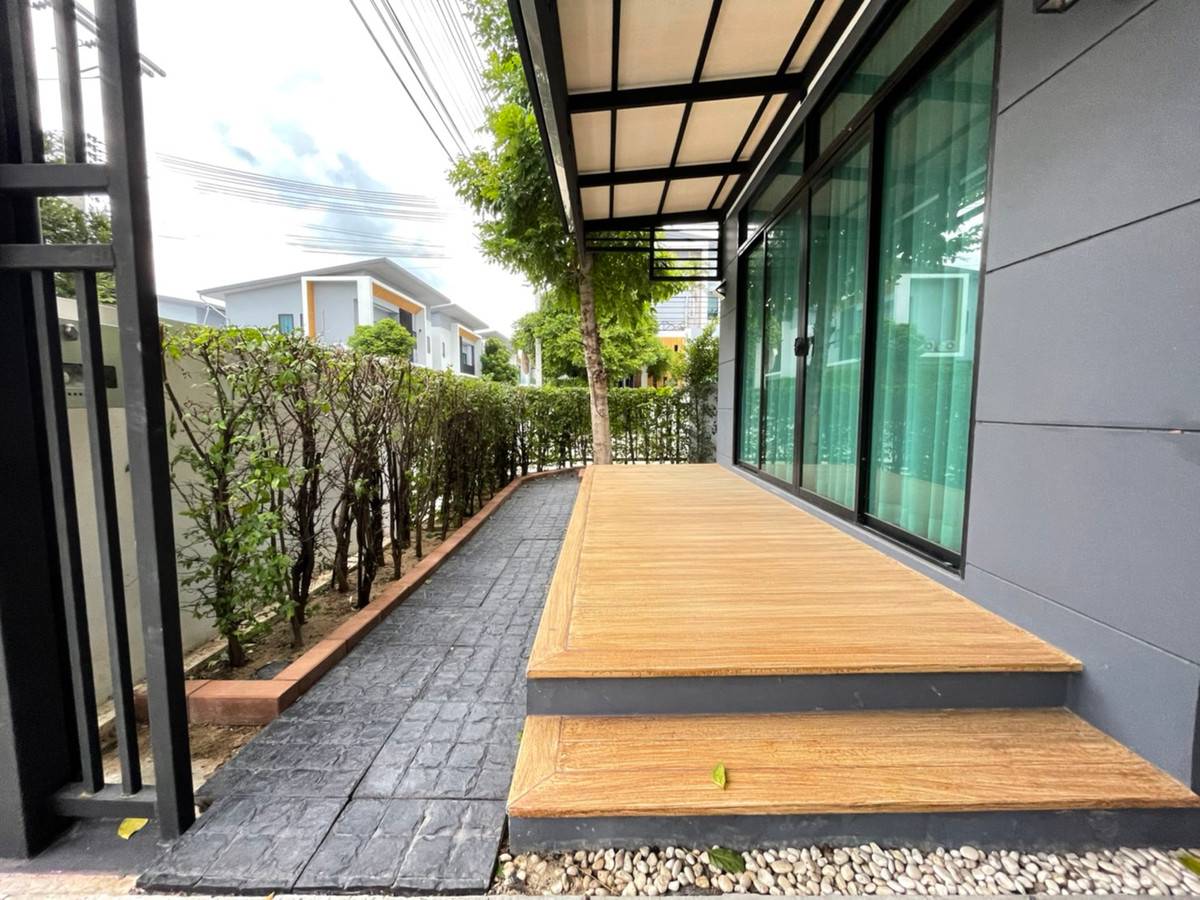 ให้เช่าบ้านปทุมธานี รังสิต ธรรมศาสตร์ : บ้านเดี่ยว เพียง 700 เมตรจากห้างฟิวเจ้อรังสิต 4 ห้องนอน หลังมุม เฟอรนิเจ้อครบพร้อมอยู่ ว่างให้เช่า