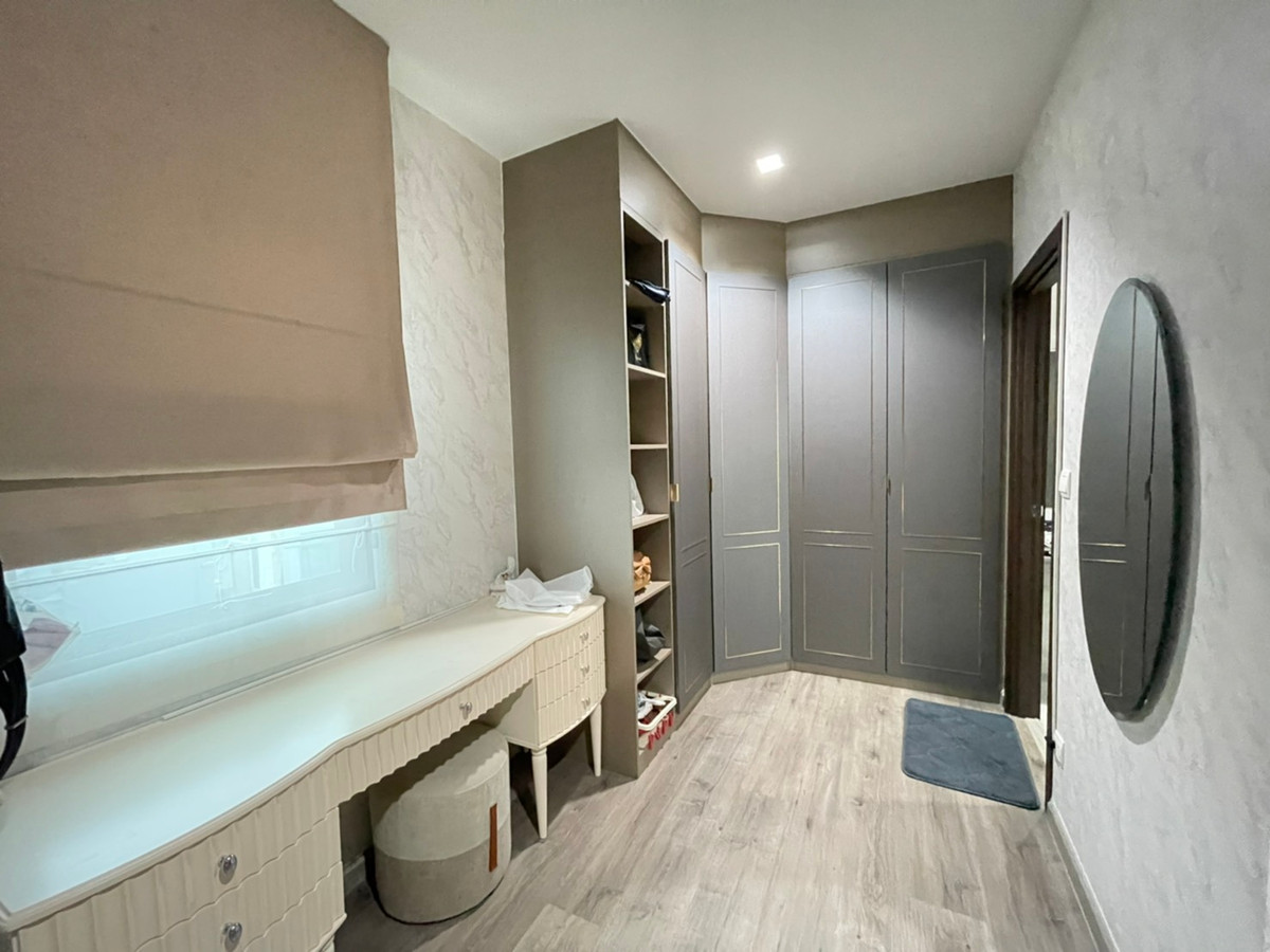 ให้เช่าบ้านปทุมธานี รังสิต ธรรมศาสตร์ : บ้านเดี่ยว เพียง 700 เมตรจากห้างฟิวเจ้อรังสิต 4 ห้องนอน หลังมุม เฟอรนิเจ้อครบพร้อมอยู่ ว่างให้เช่า