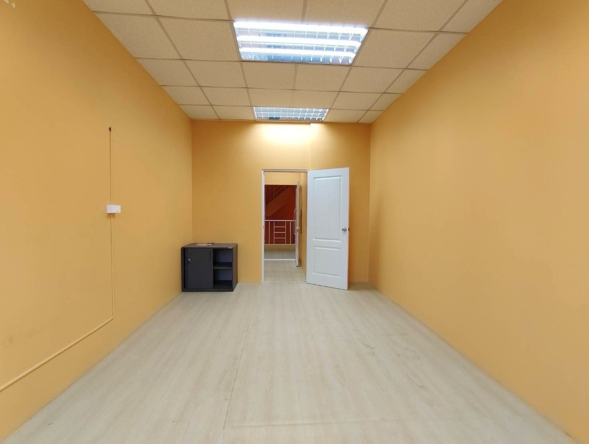 ให้เช่าโชว์รูมเกษตร นวมินทร์ ลาดปลาเค้า : ให้เช่า ออฟฟิศโชว์รูม ติดถนนใหญ่ นวลจันทร์ มีที่จอดรถ 5 คัน ตึกเด่น ติดถนน เหมาะสำหรับ ธุรกิจที่ต้องการหน้าร้าน และสำนักงาน 