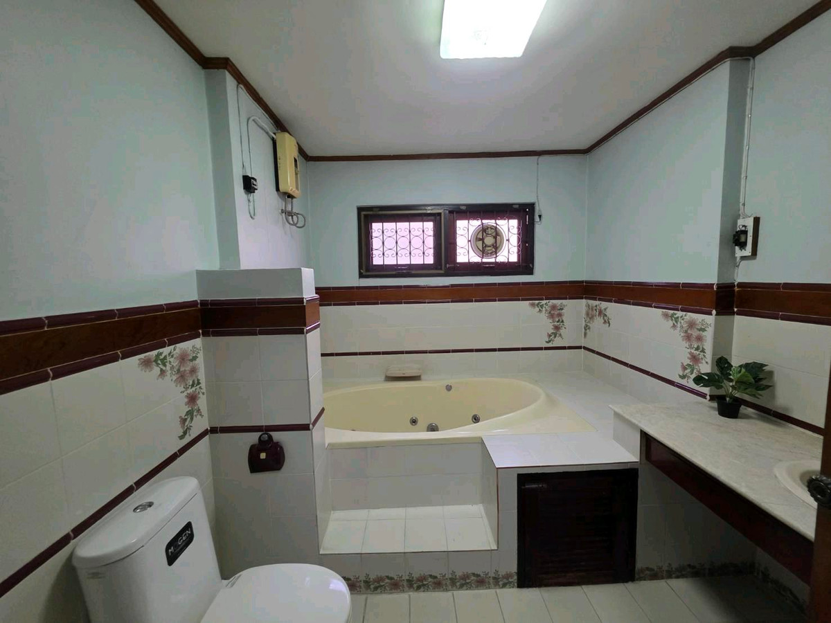 ให้เช่าบ้านรัชดา ห้วยขวาง : FOR RENT & SALE บ้านเดี่ยวทำเลทอง ติดถนนสุทธิสาร ทะลุลาดพร้าว 64 ได้!