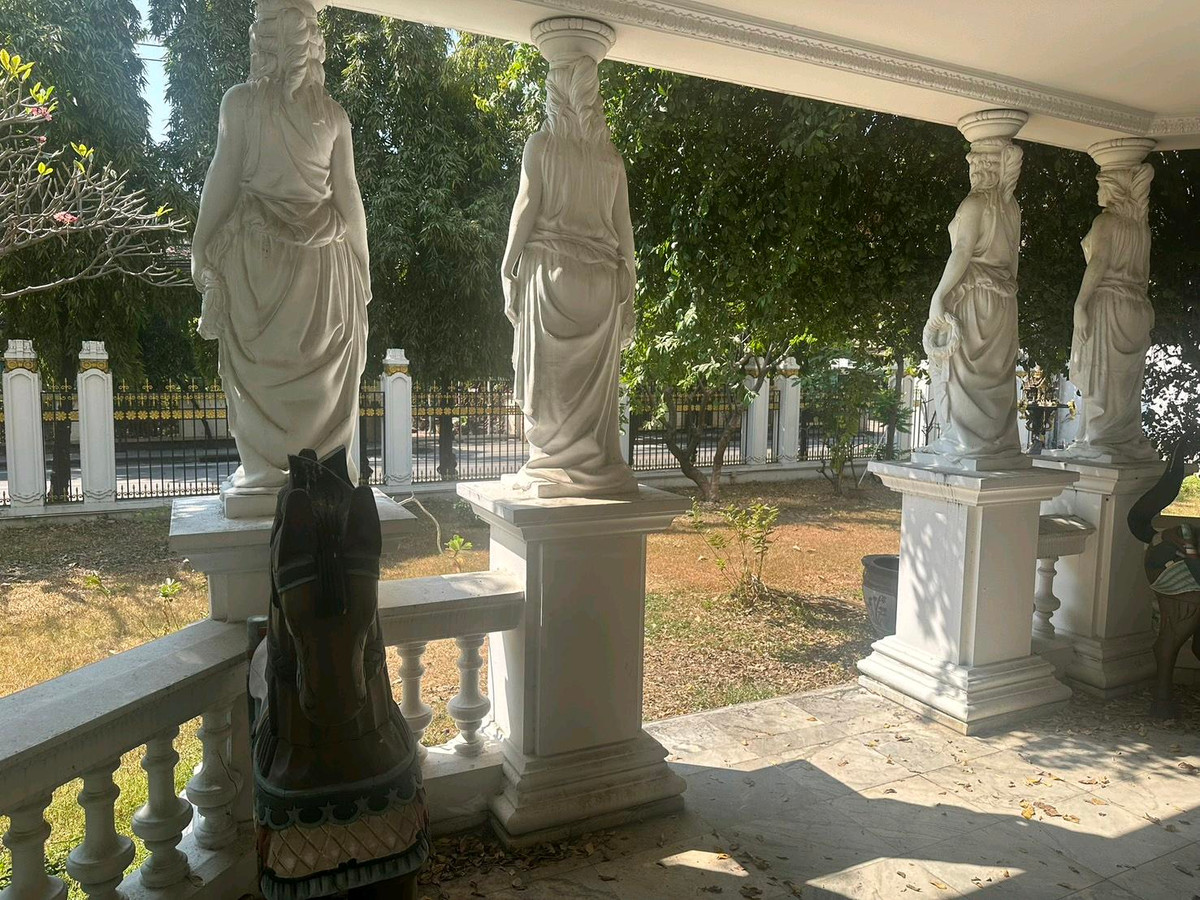 ขายบ้านอารีย์ อนุสาวรีย์ : ⭐️ขายบ้านหรู ซอย ราชครู ⭐️(พหลโยธิน 5) ใกล้ BTS อารีย์ ที่ดิน✅️ 484 ตร.วา พร้อมสระว่ายน้ำ🌟