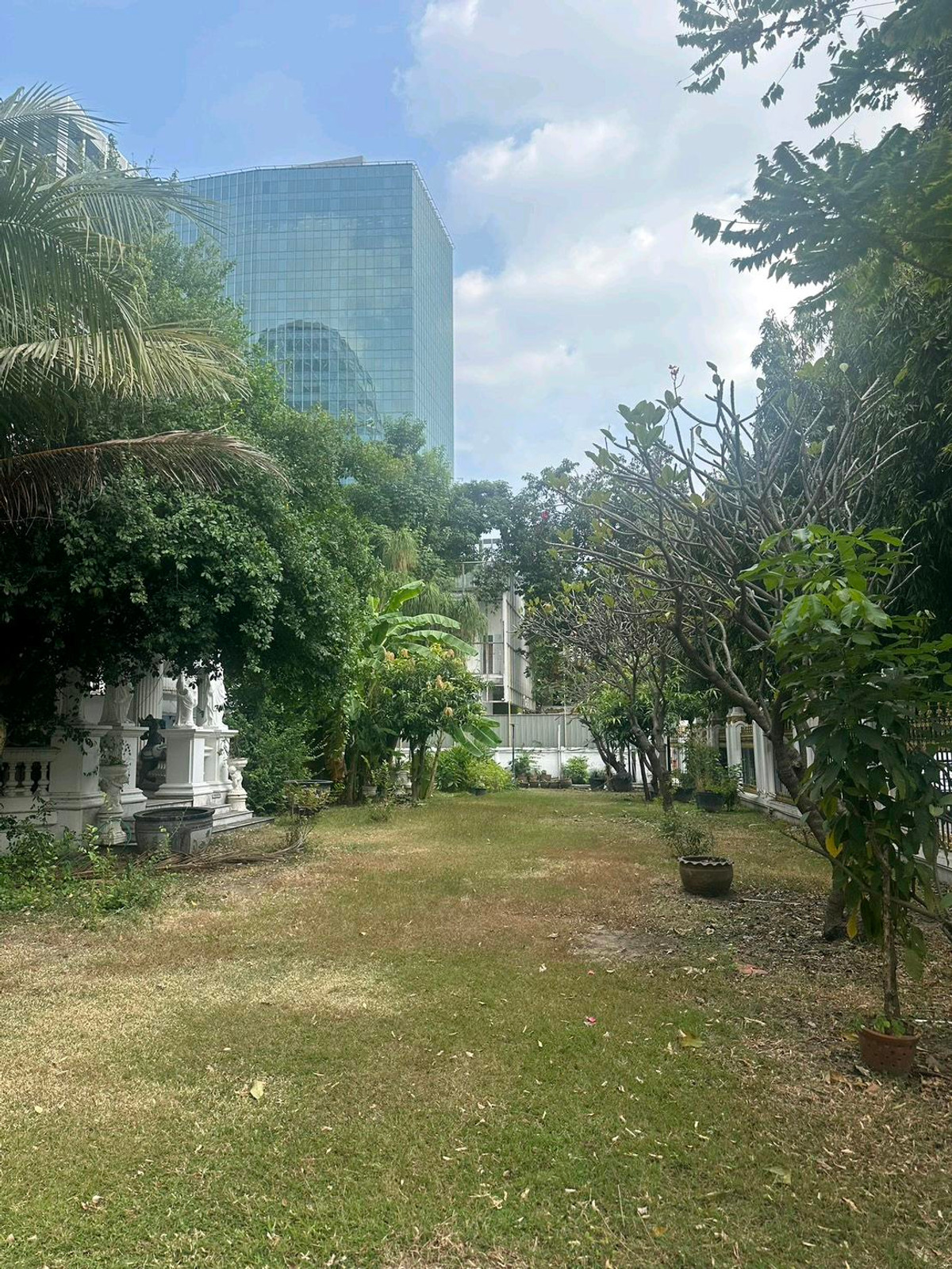 ขายบ้านอารีย์ อนุสาวรีย์ : ⭐️ขายบ้านหรู ซอย ราชครู ⭐️(พหลโยธิน 5) ใกล้ BTS อารีย์ ที่ดิน✅️ 484 ตร.วา พร้อมสระว่ายน้ำ🌟