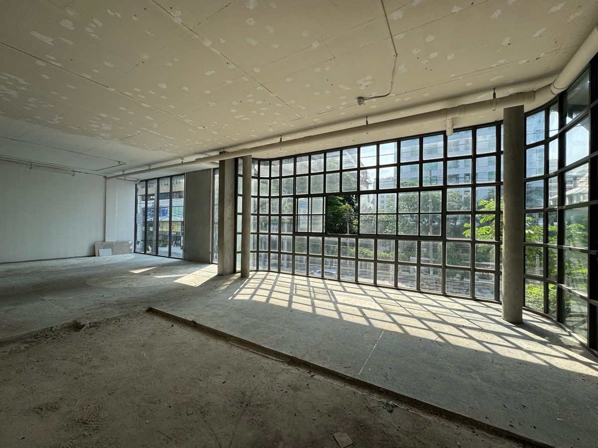 For RentShop HouseSukhumvit, Asoke, Thonglor : 📌Space for rent, suitable for clinics, restaurants, Pirates, Asoke area.