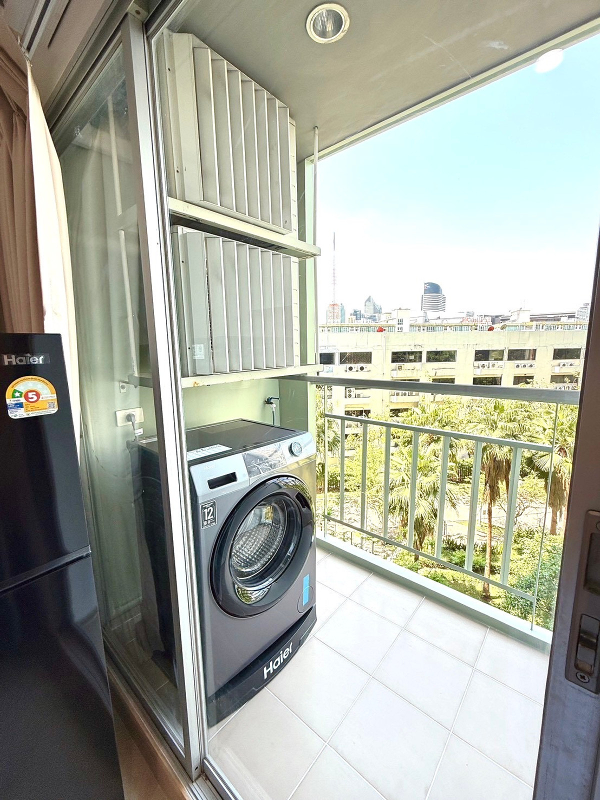 For SaleCondoRama9, Petchburi, RCA : Urgent Sale 📍 Lumpini Park Rama 9 - Ratchada 📍 Fully furnished and equipped with appliances. Near MRT Rama 9.