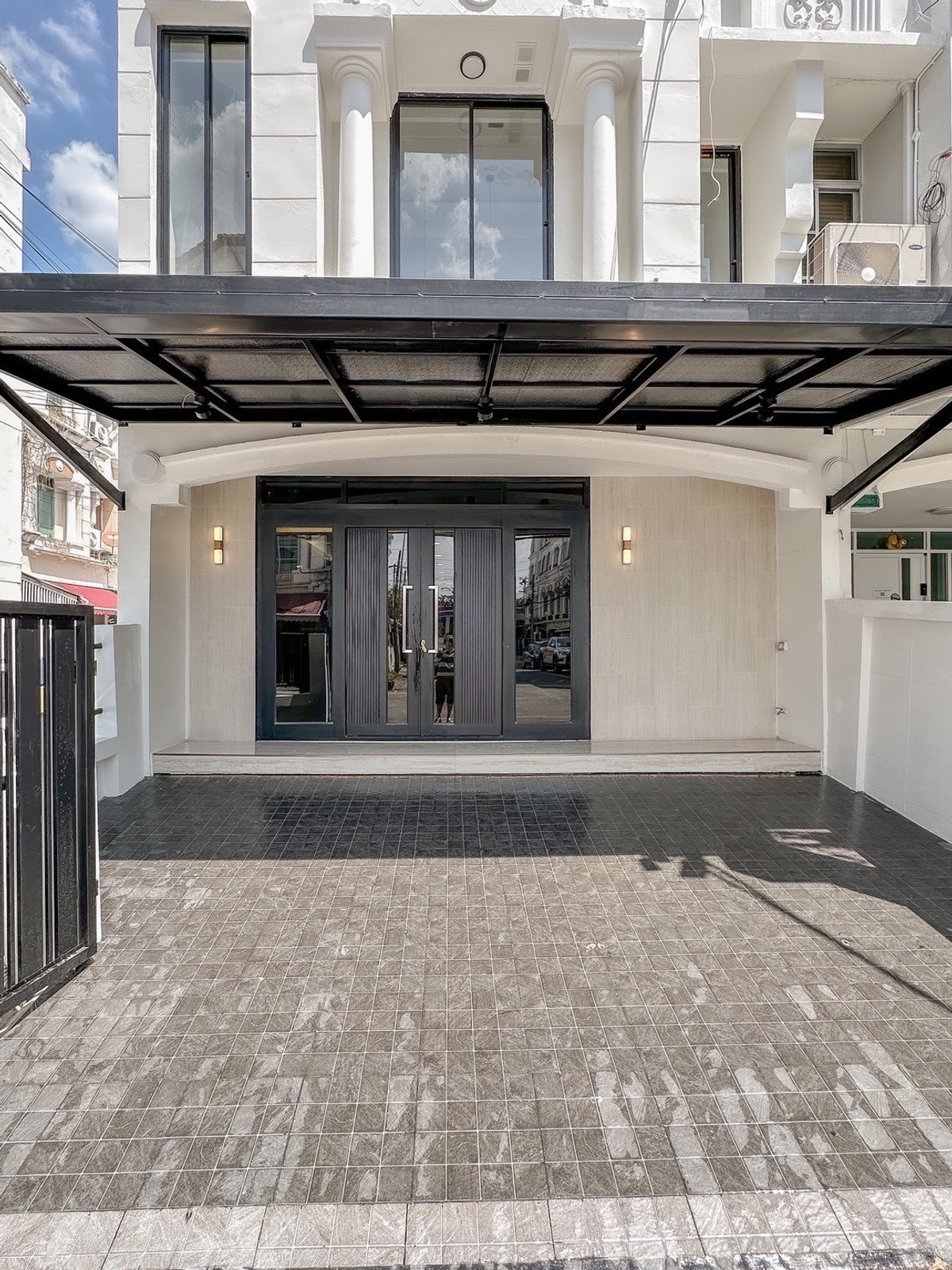 ขายทาวน์โฮมเลียบทางด่วนรามอินทรา : ขายโฮมออฟฟิศ พระราม 9 - ลาดพร้าว **เพียง 7.79 ลบ.** รีโนเวทใหม่ทั้งหลัง (N.2031)