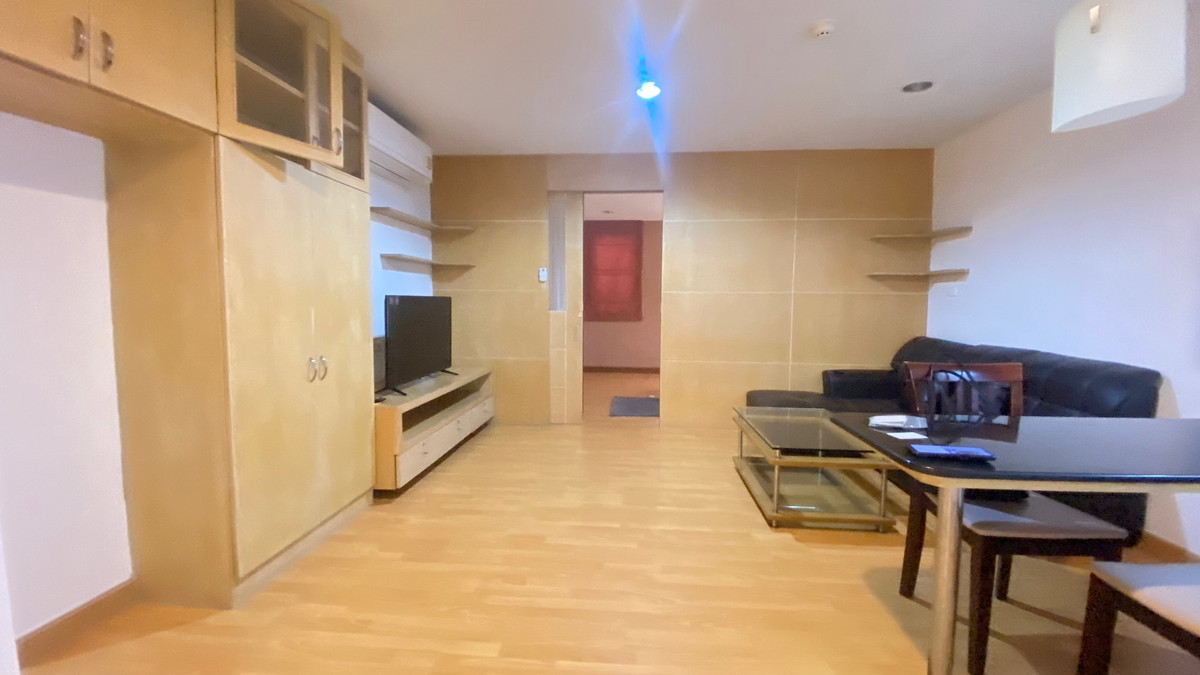 For RentCondoSukhumvit, Asoke, Thonglor : Low floor 1 bed 1 bath 49 sqm condo at Serene Place Sukhumvit 24 for rent 17,000THB per month, Phrom Phong BTS station