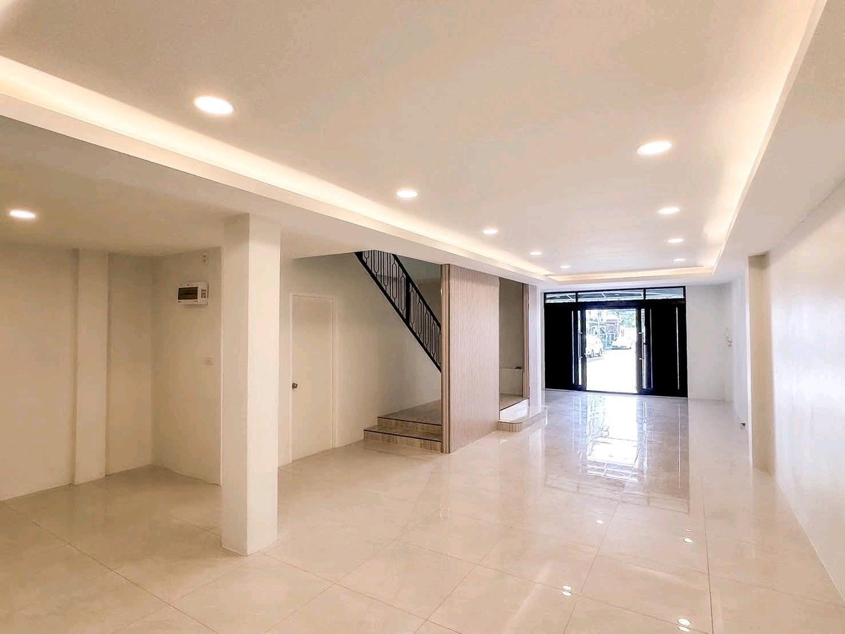 For SaleHome OfficeRamkhamhaeng, Hua Mak : 🔥 Home office, 4 floors, newly renovated, Town in Town, next to the main road, near the expressway + BTS, complete functions, ready to use, price 7.79 million, contact Luk Jeab 065-536-5165 🐥 #Home office #Town in Town #Rama 9 #Lat Phrao 71 #Bangkok real 