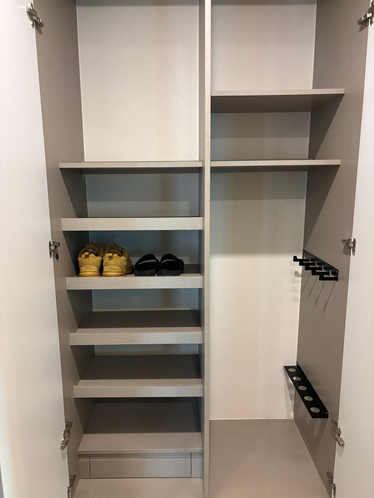 For RentCondoWongwianyai, Charoennakor : 🚅✨ 2 BR condo for rent, The Room BTS Wongwian Yai, convenient to travel.