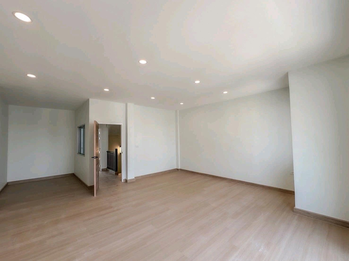 For SaleHome OfficeRamkhamhaeng, Hua Mak : 🔥 Home office, 4 floors, newly renovated, Town in Town, next to the main road, near the expressway + BTS, complete functions, ready to use, price 7.79 million, contact Luk Jeab 065-536-5165 🐥 #Home office #Town in Town #Rama 9 #Lat Phrao 71 #Bangkok real 